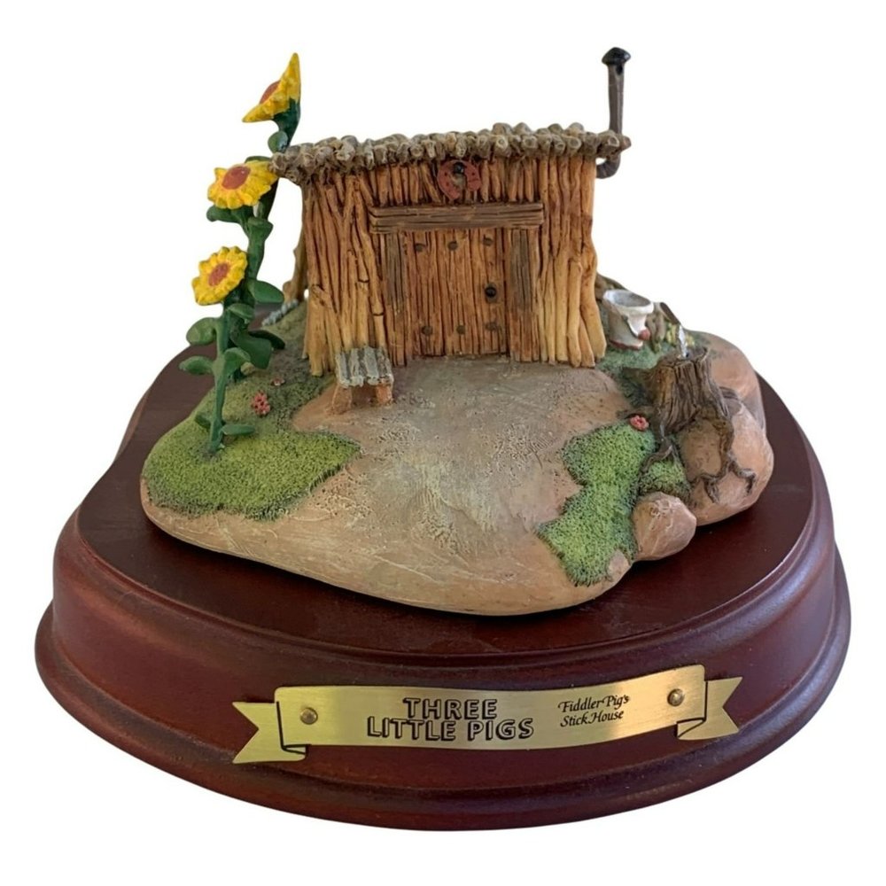 Disney WDCC Enchanted Places Three Little Pigs Fiddler Pig Stick House w/ Box